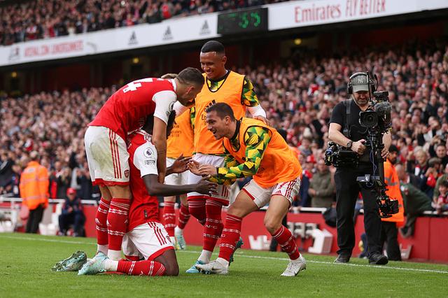 里昂中场传控精准，打破对手铁桶防线的简单介绍