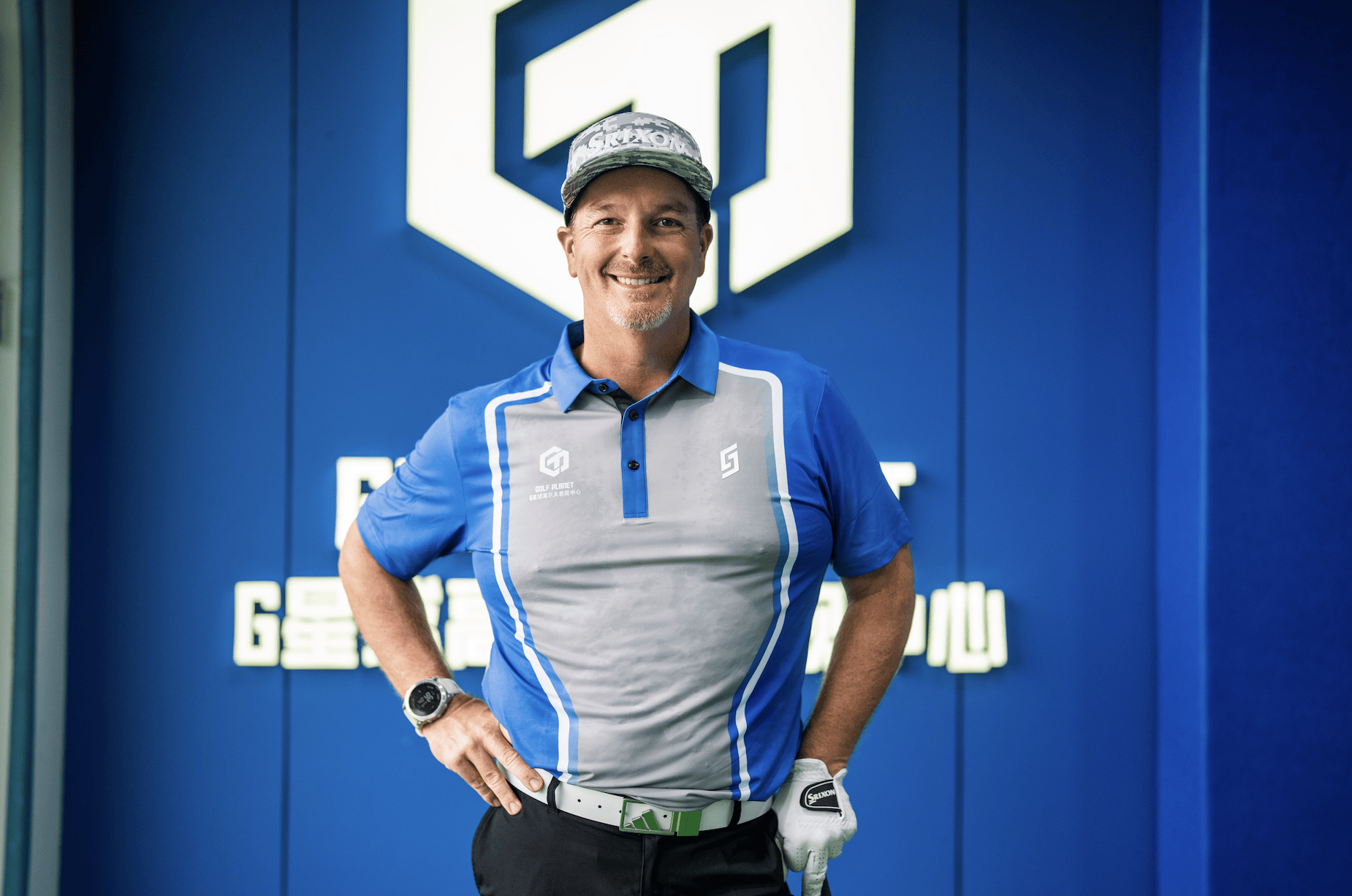 教练组织训练,严格要求球员注意细节 教练组织训练,严格要求球员注意细节