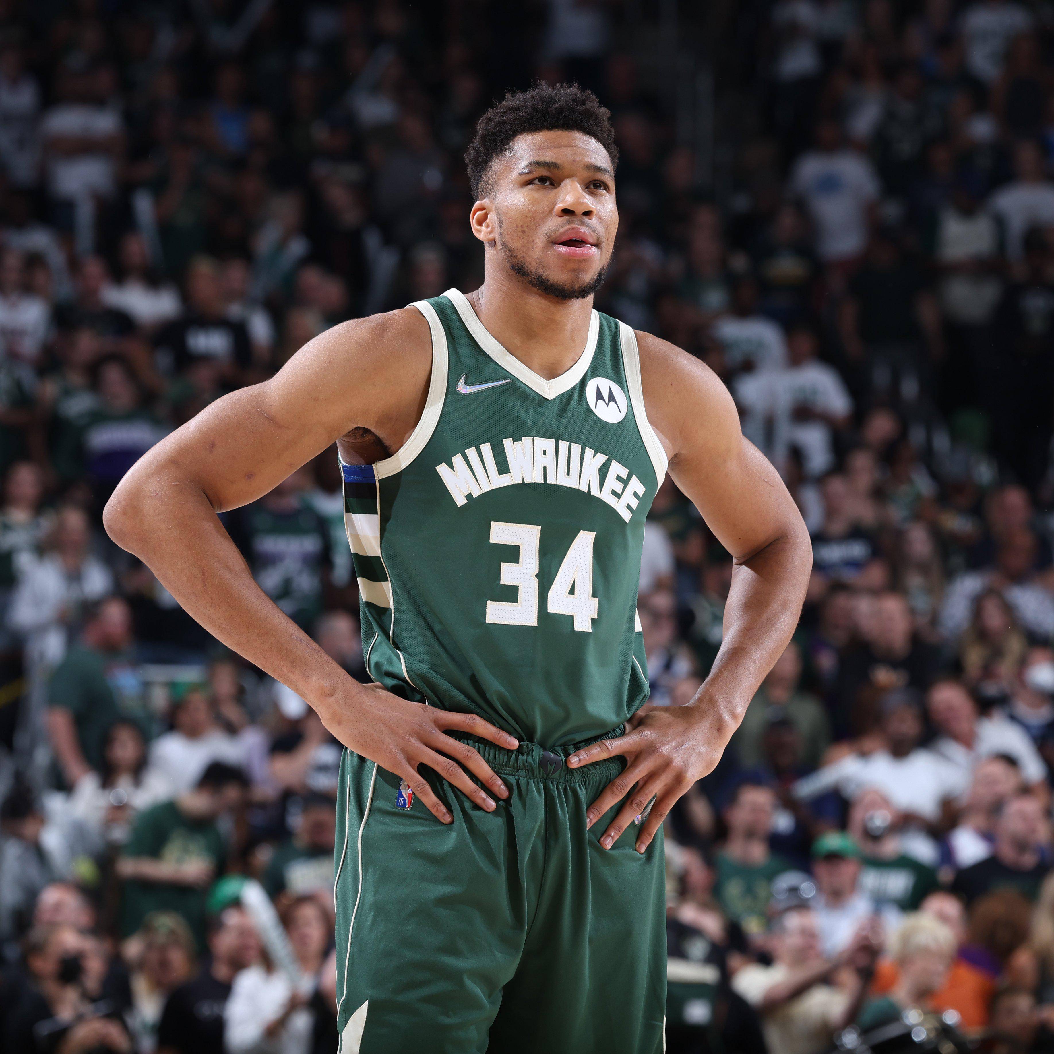 关于雄鹿惨遭黄蜂逆转：字母哥的个人表现未能带领球队胜出的信息