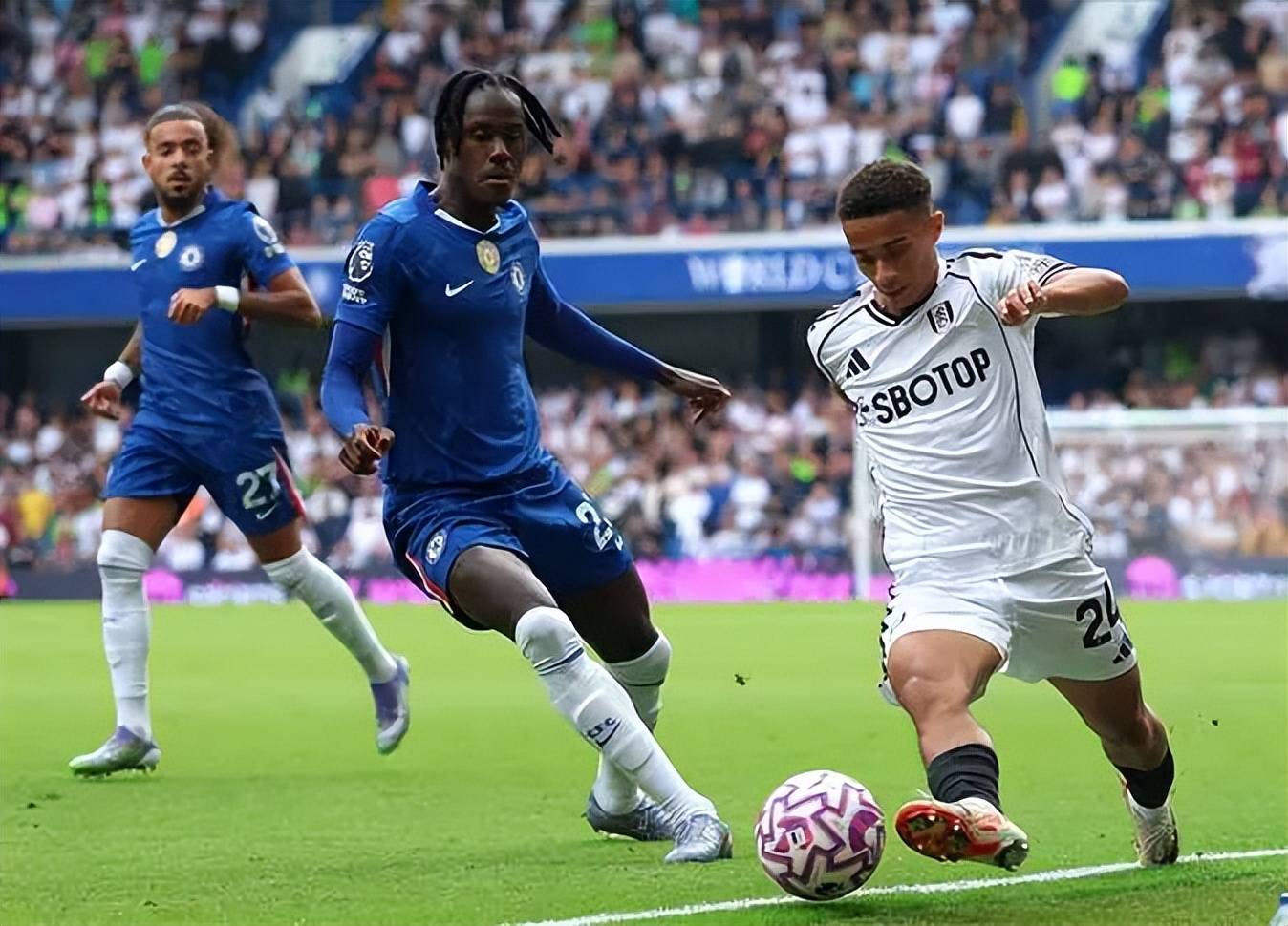 切尔西防线稳固,零失球获胜 切尔西防线稳固,零失球获胜