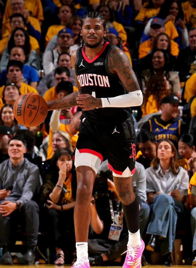 三亿体育体育活动-NBA传奇球员空降欧洲，引发球迷疯狂欢呼