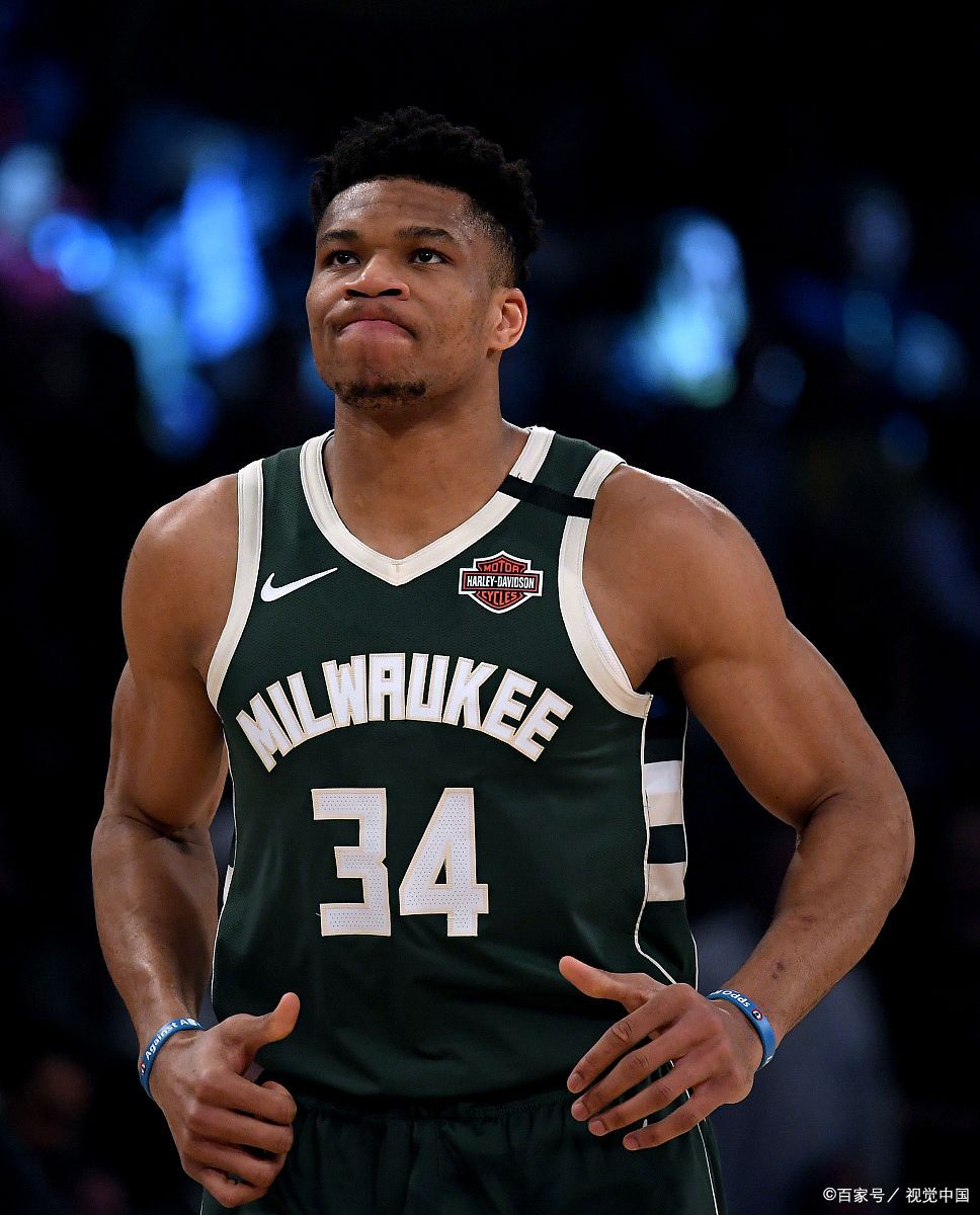 三亿体育体育新闻-雄鹿连胜被终结，字母哥全能表现打脸对手的简单介绍