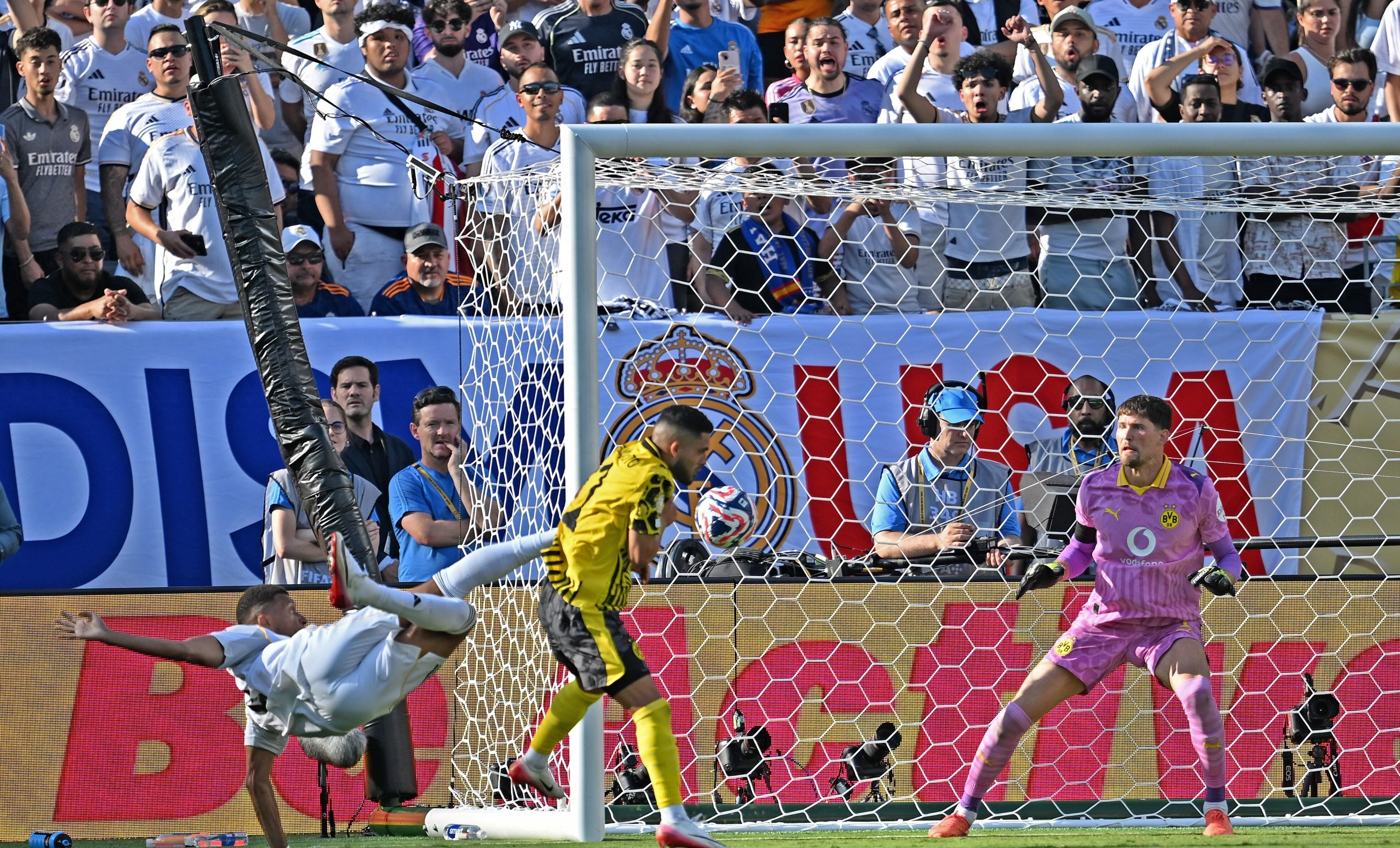 三亿体育体育网页版入口-精彩足球对决引发球迷热议，成为焦点话题