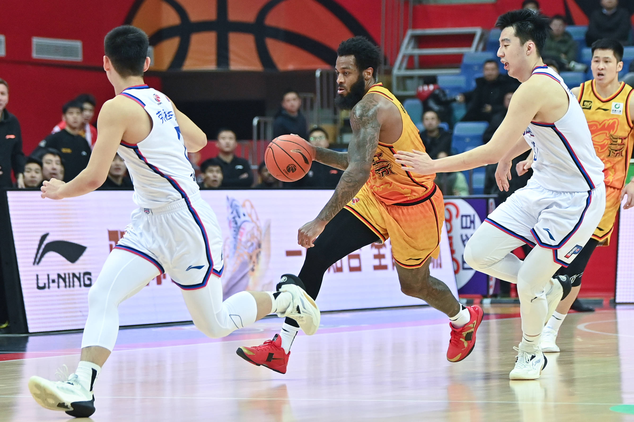 江苏肯帝亚队全力以赴向胜利冲刺 江苏肯帝亚队全力以赴向胜利冲刺