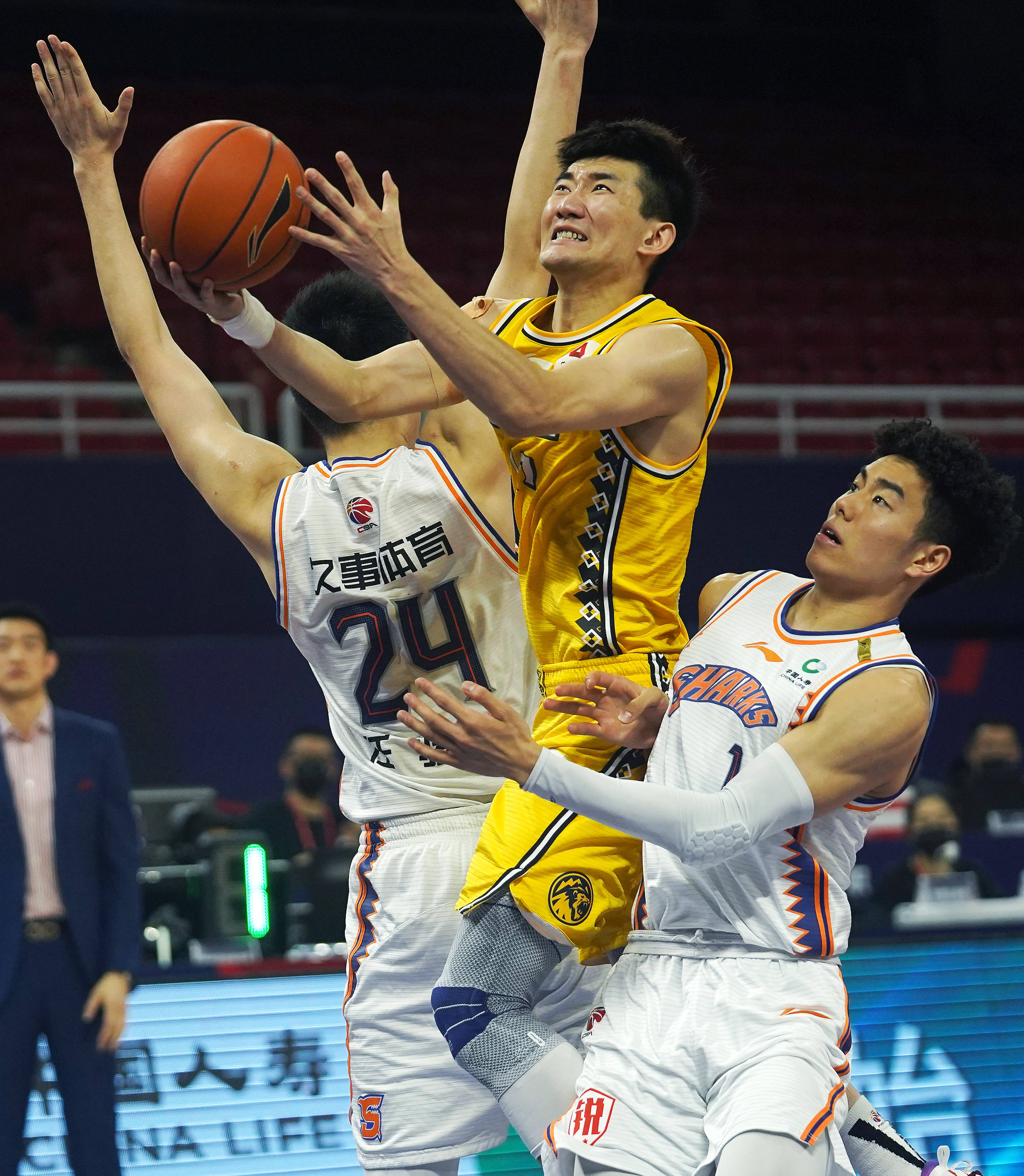 篮网队领先一步，成功挺进总决赛