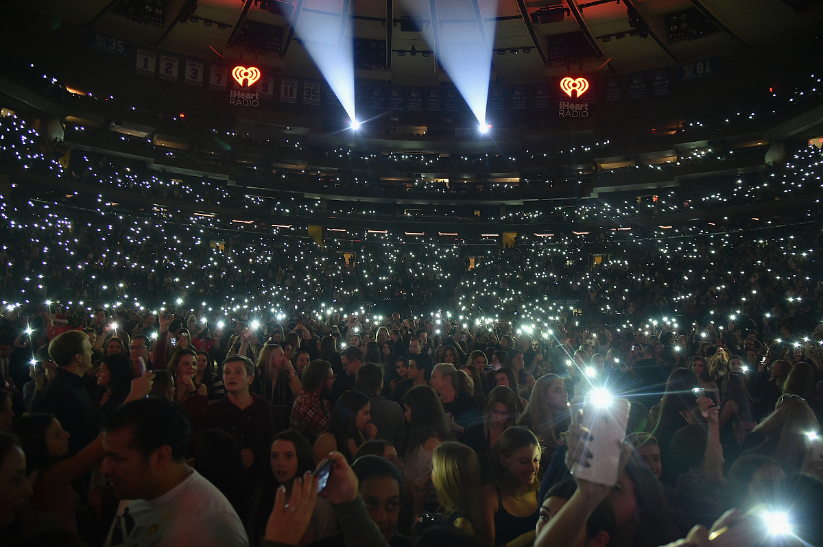 三亿体育体育在线-包含桑普多利亚主场气氛热烈，球迷欢呼连连的词条