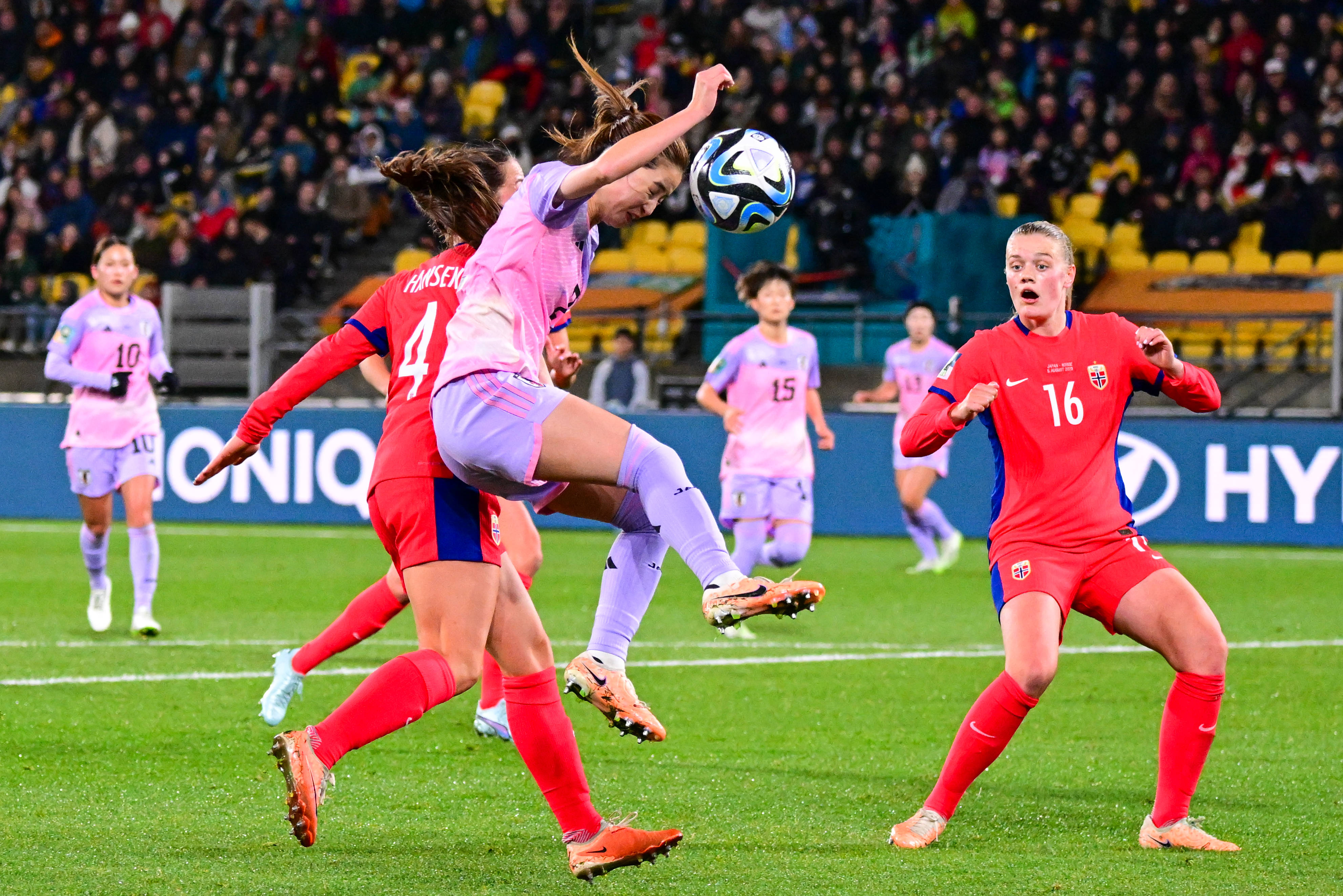 英格兰女足淘汰喀麦隆队，晋级八强