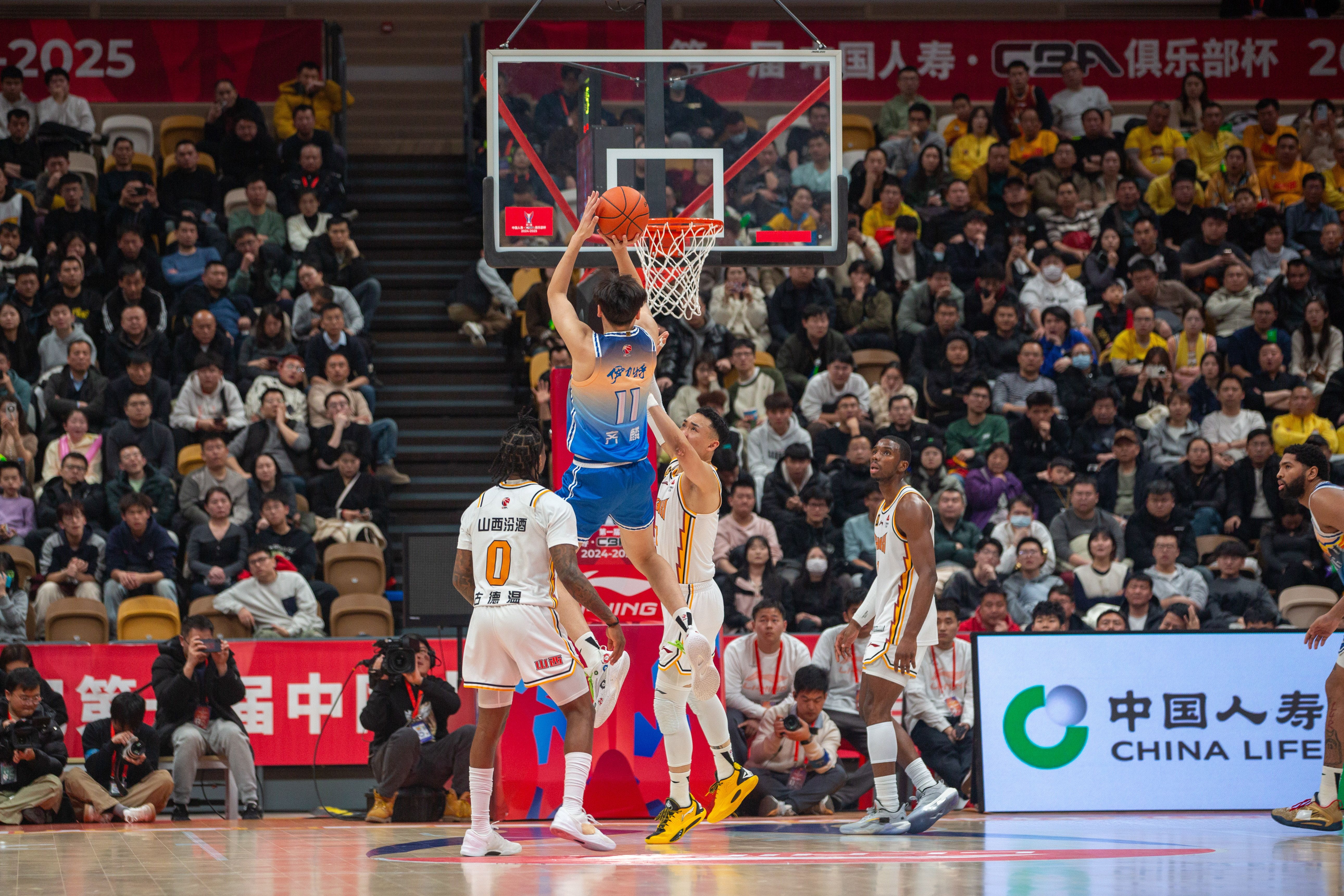 新疆伊力特战胜对手，球队士气高涨，继续领跑CBA积分榜的简单介绍