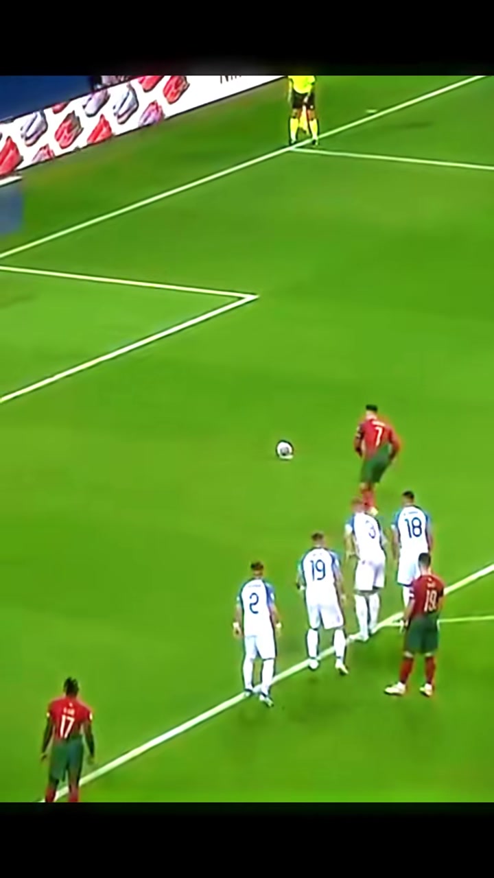 包含葡萄牙狭胜，C罗进球锁定胜局的词条