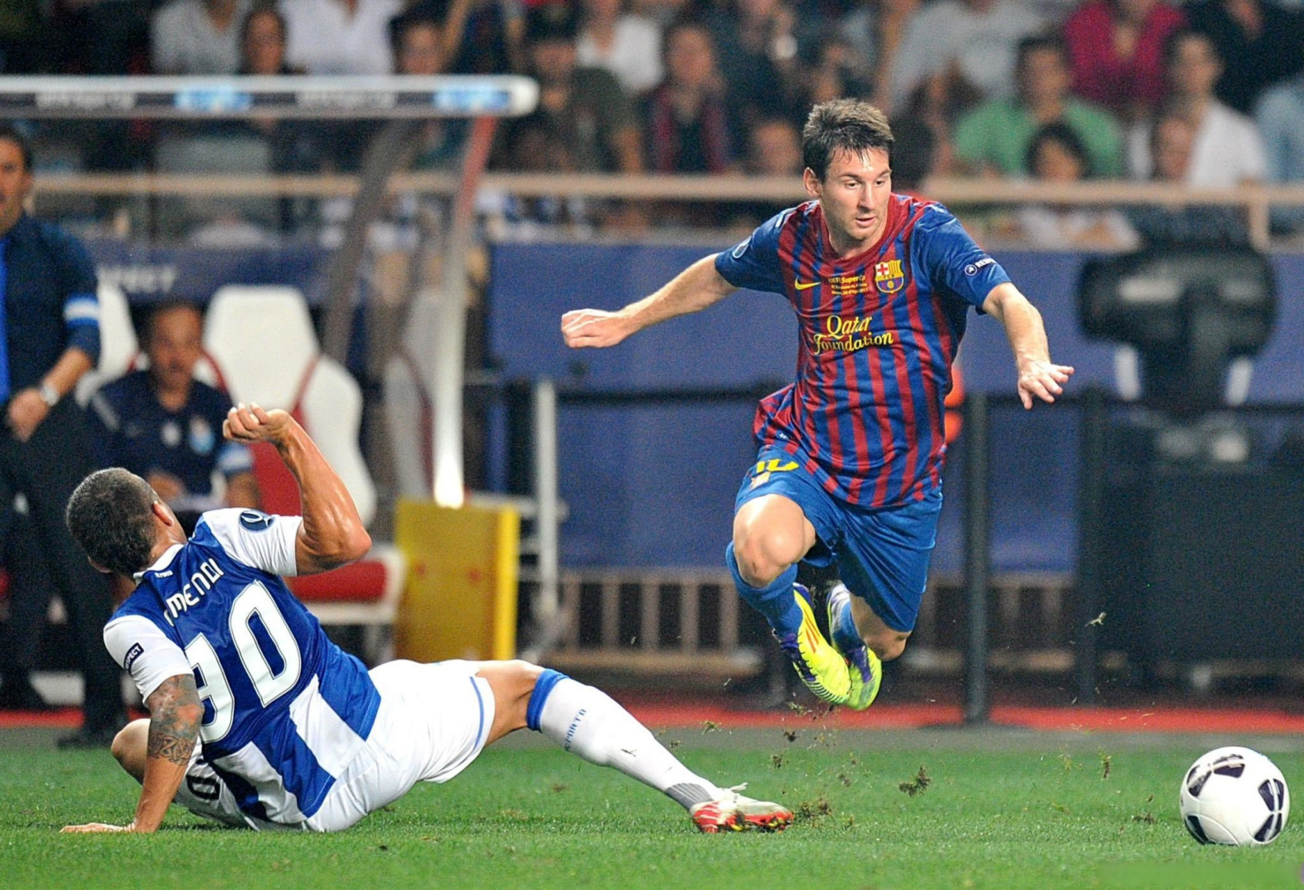 巴萨逆转击败对手，豪取3分