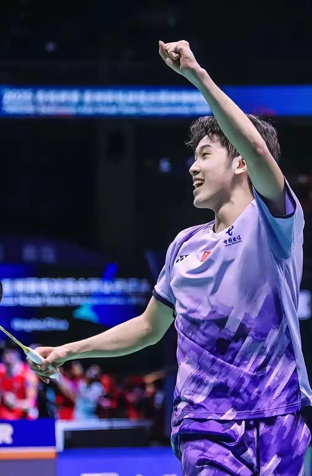 紧张激烈！场上球员越战越勇展现顽强精神的简单介绍