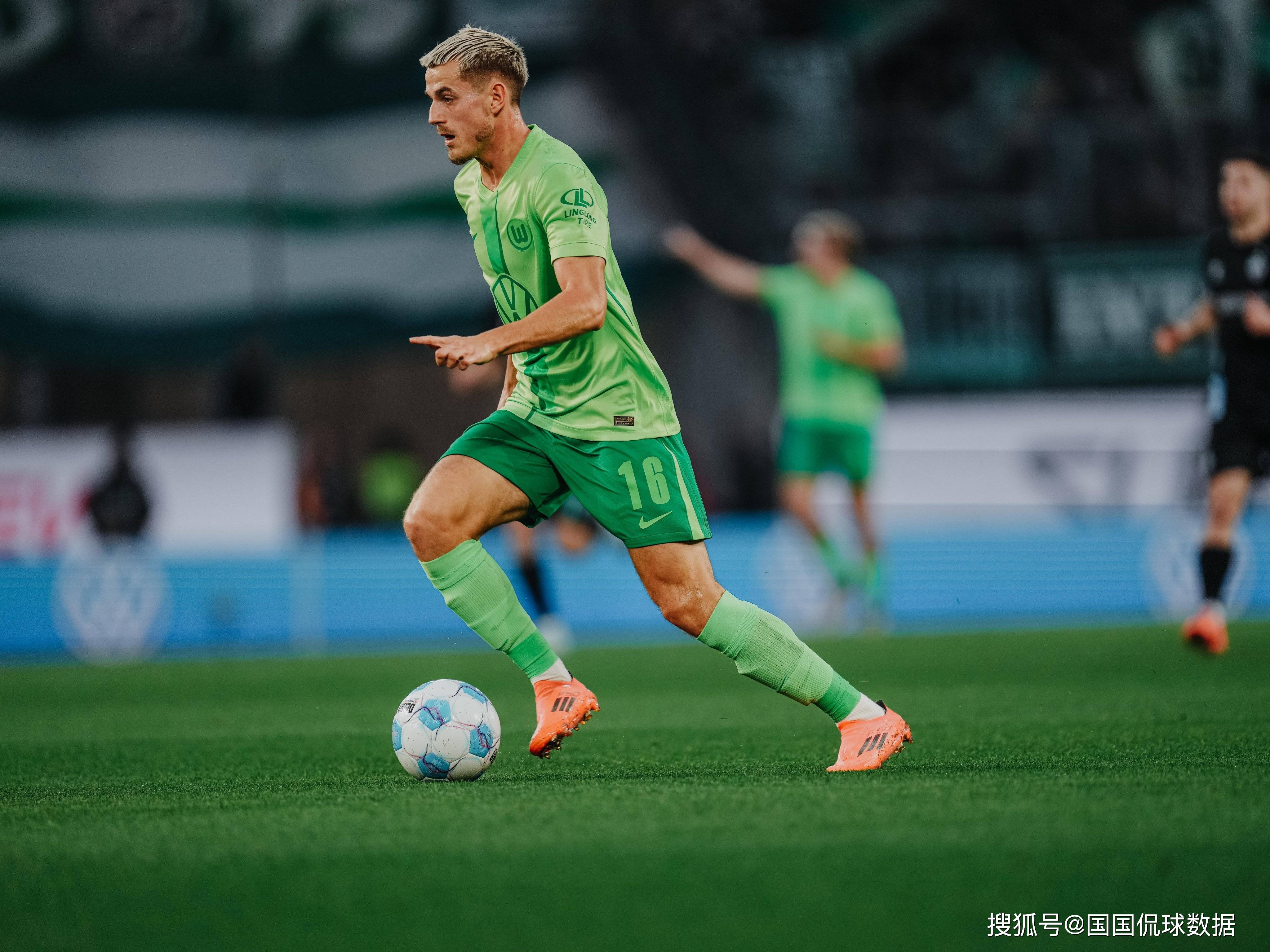 包含弗赖堡保级形势严峻，主场败给狼堡加剧困境的词条