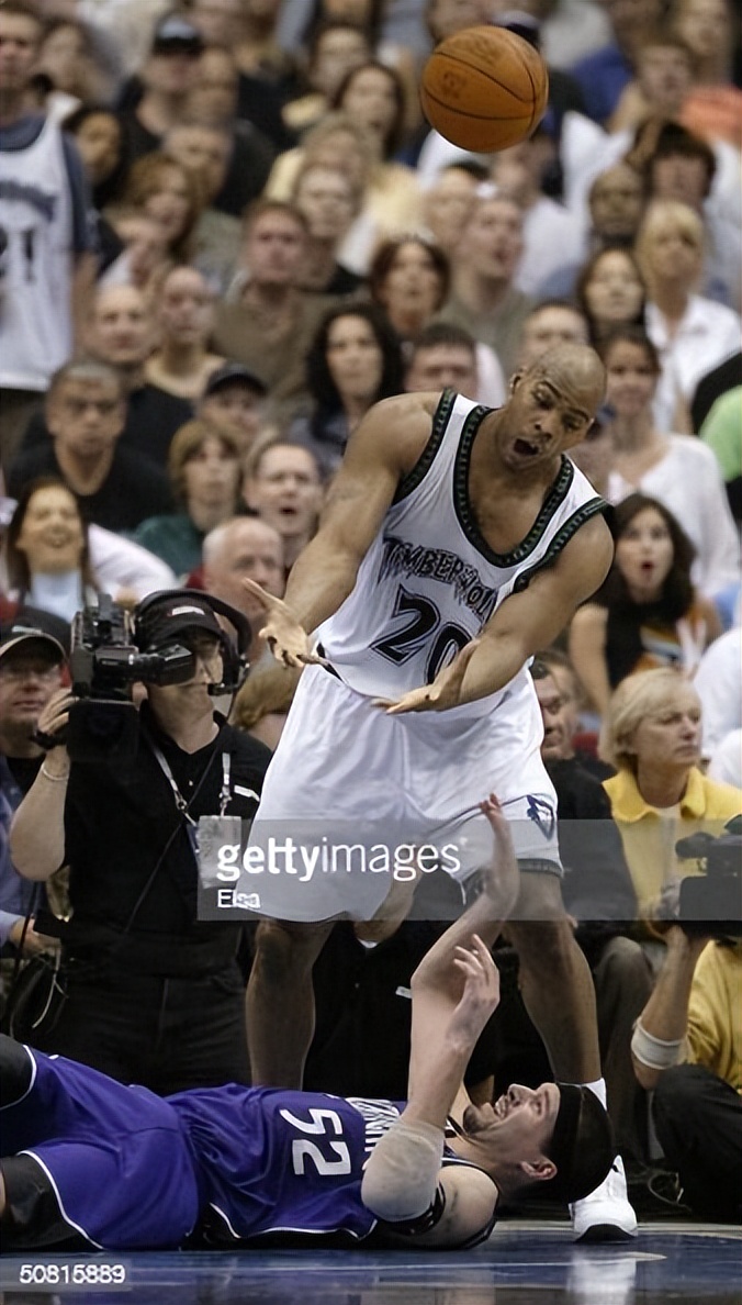 三亿体育体育投注-国王组织出色，全队协作晋级决赛