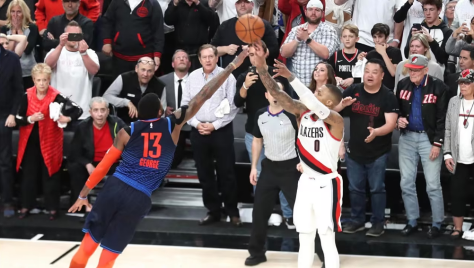 开拓者力克马刺，利拉德砍下35+10