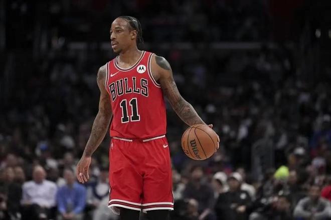 三亿体育体育官网-公牛客场不敌老鹰，德罗赞