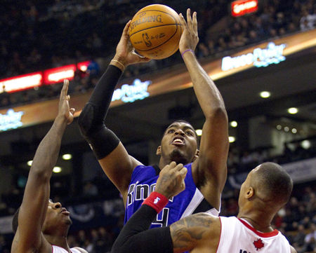 三亿体育体育app-猛龙队惊心动魄击败国王队