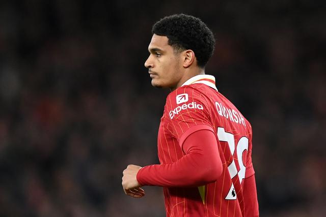 关于利物浦防守漏洞暴露，主帅或将进行战术调整的信息