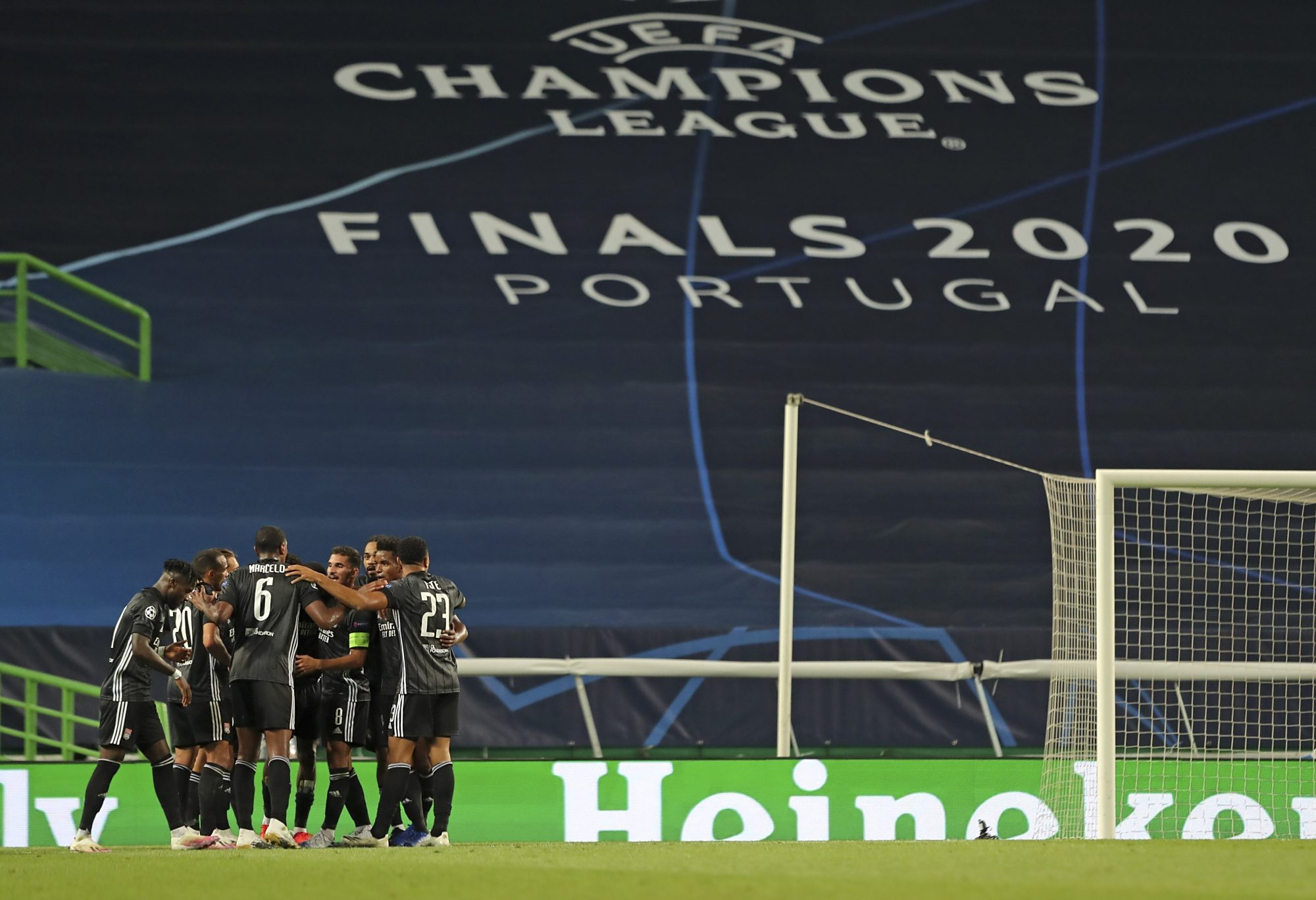 关于里昂主帅扬库尔赛后言论引发热议的信息