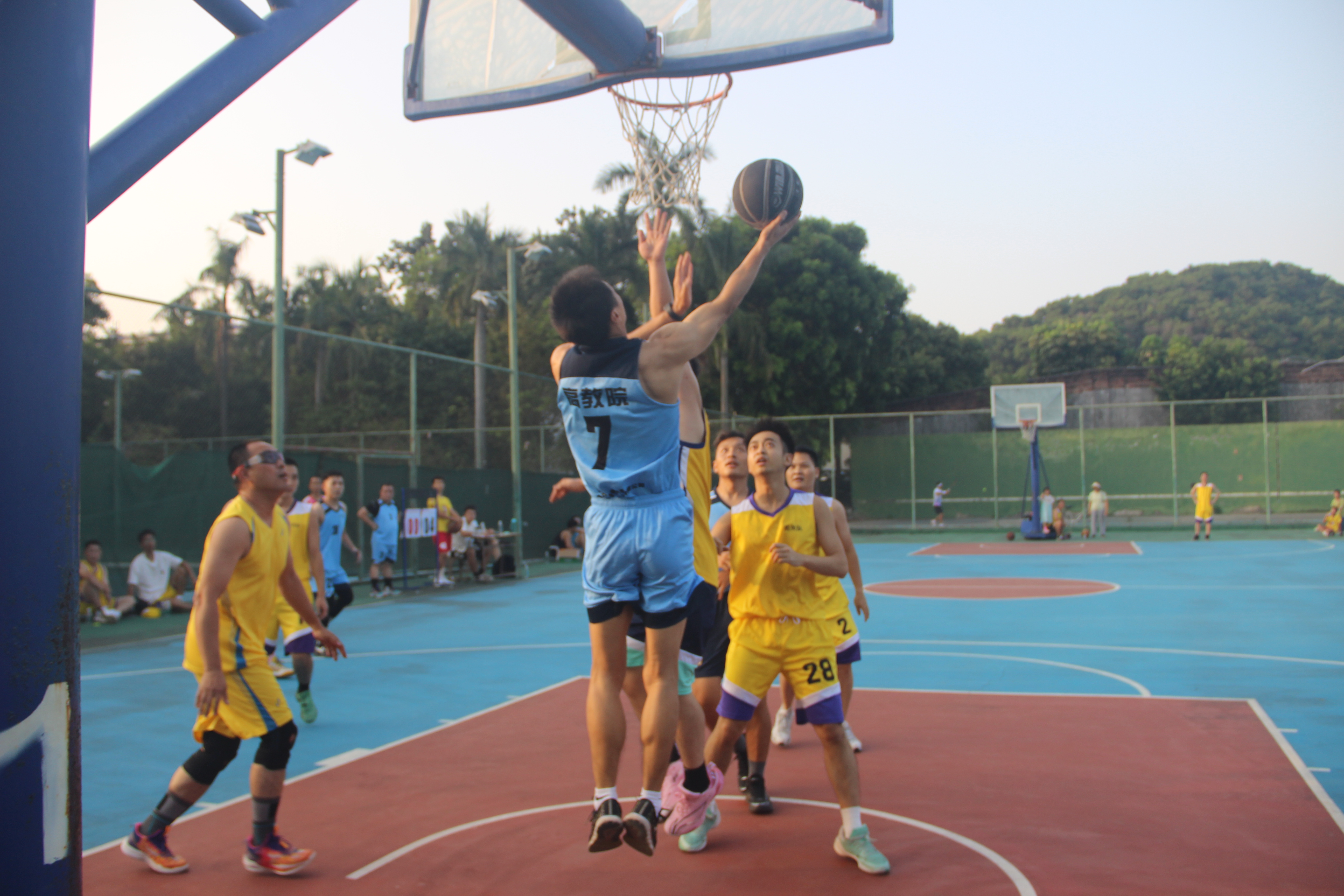 三亿体育体育app下载-包含职业篮球职业联赛领略球风各异精湛技艺的词条