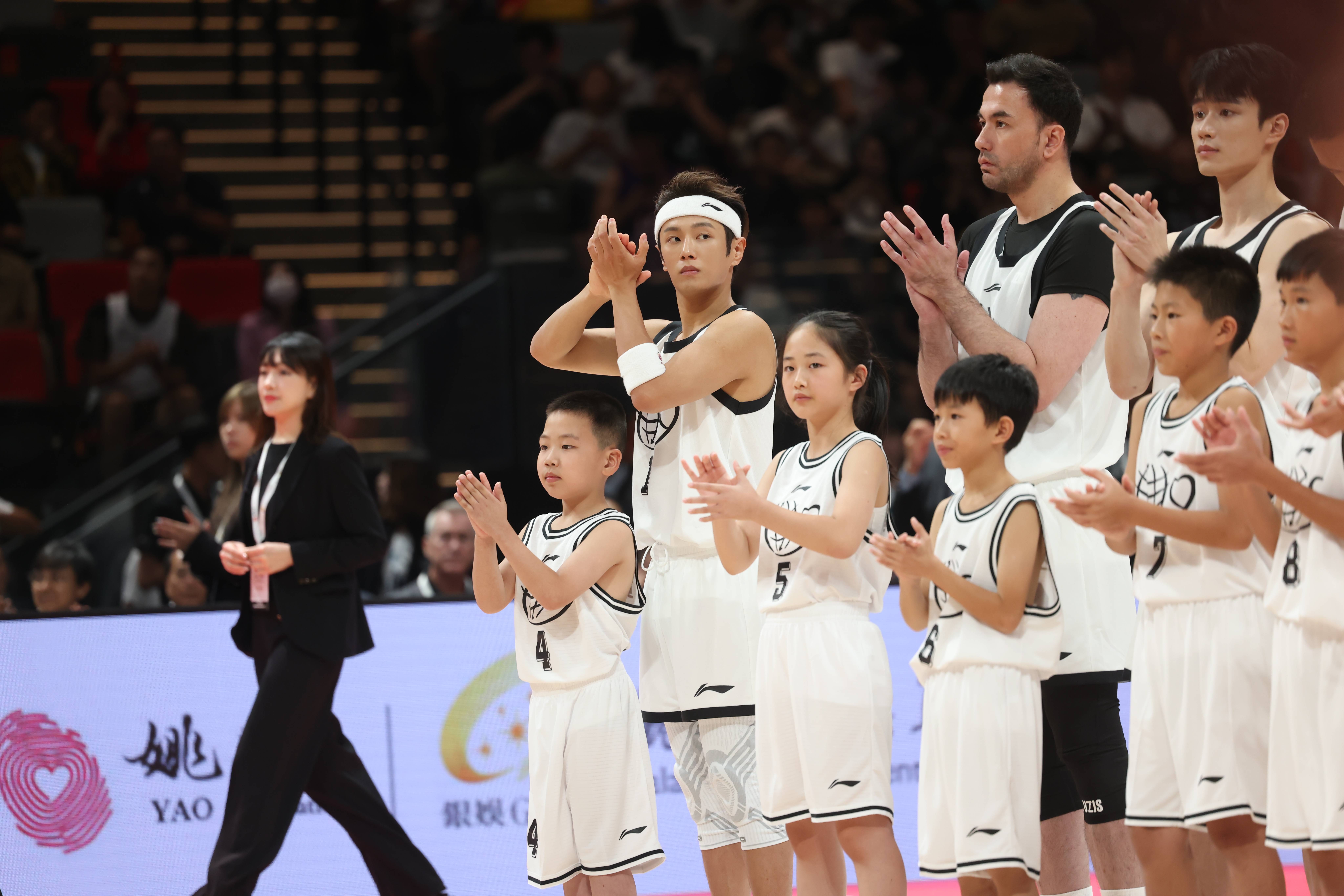 三亿体育体育网页版登录入口-包含篮球明星们参加慈善赛助力社区建设的词条