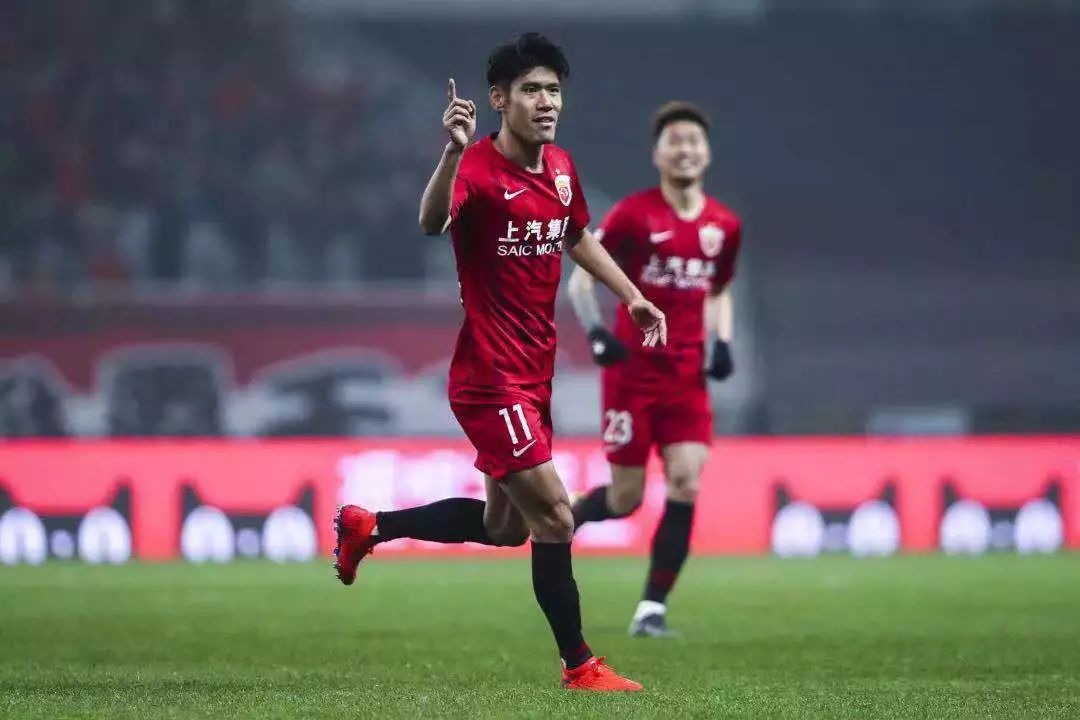 关于江苏苏宁豪取胜利，保持领先优势的信息