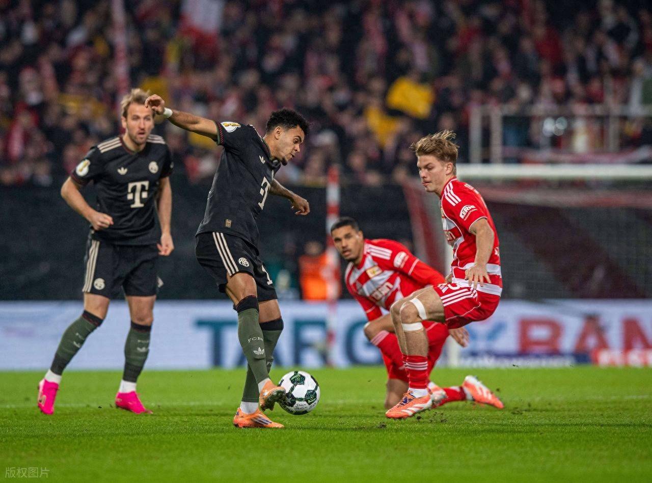 三亿体育体育课程-拜仁慕尼黑全面胜出，晋级半决赛成功入围